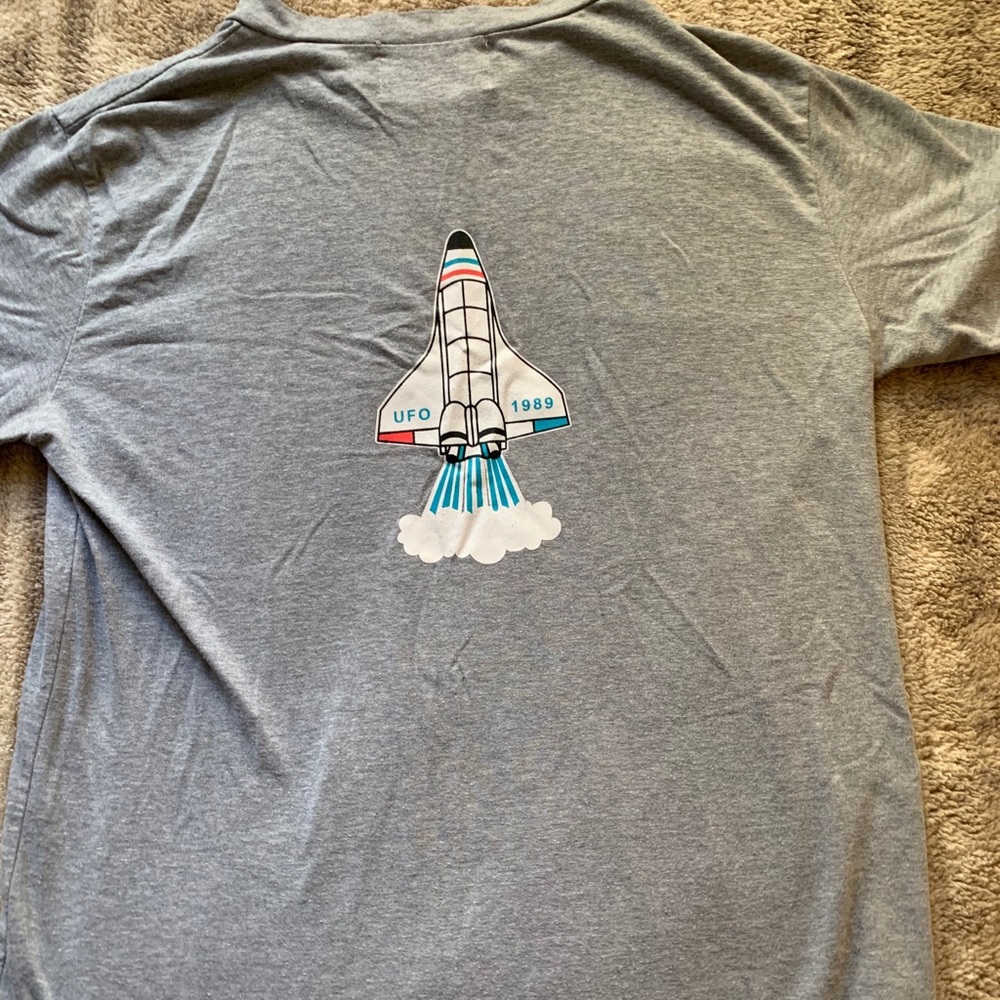 small women’s shirt with back print - Picture 2 of 2